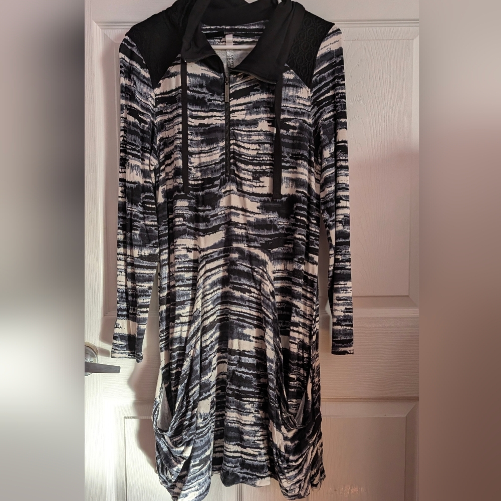 Kensie Black and White Long Sleeve Dress